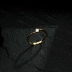 Anel Dourado Solitário Ponto de Luz Zircônia